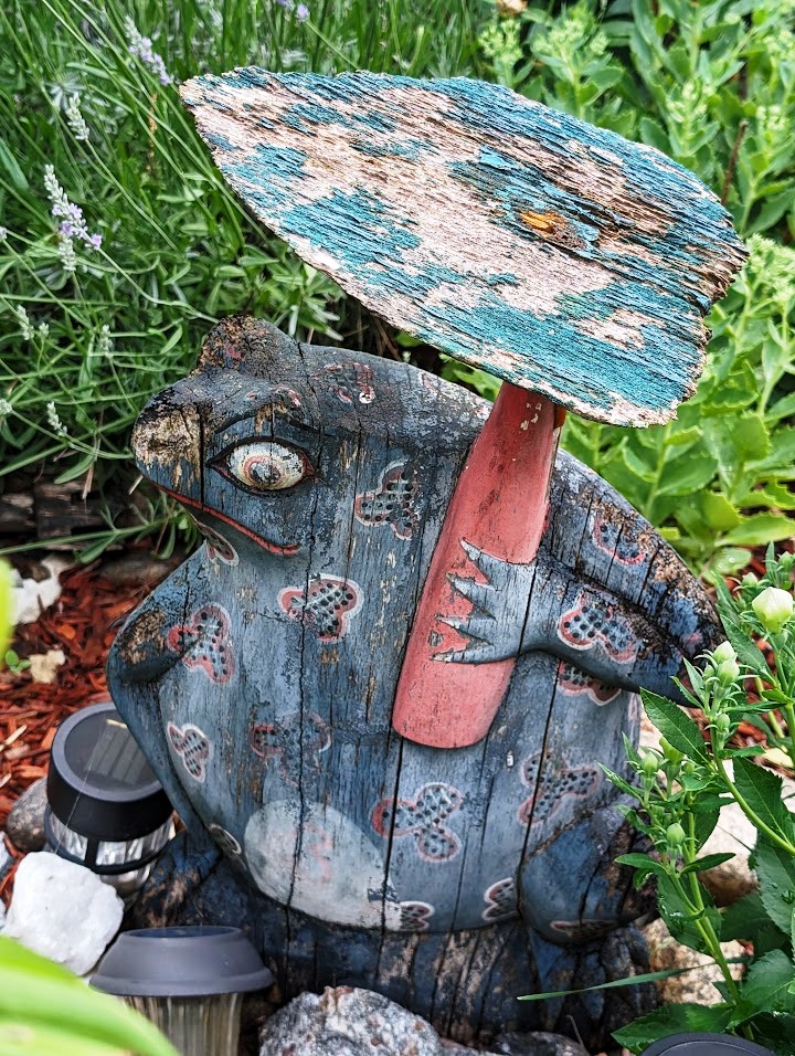 Northampton Airbnb toad sculpture
